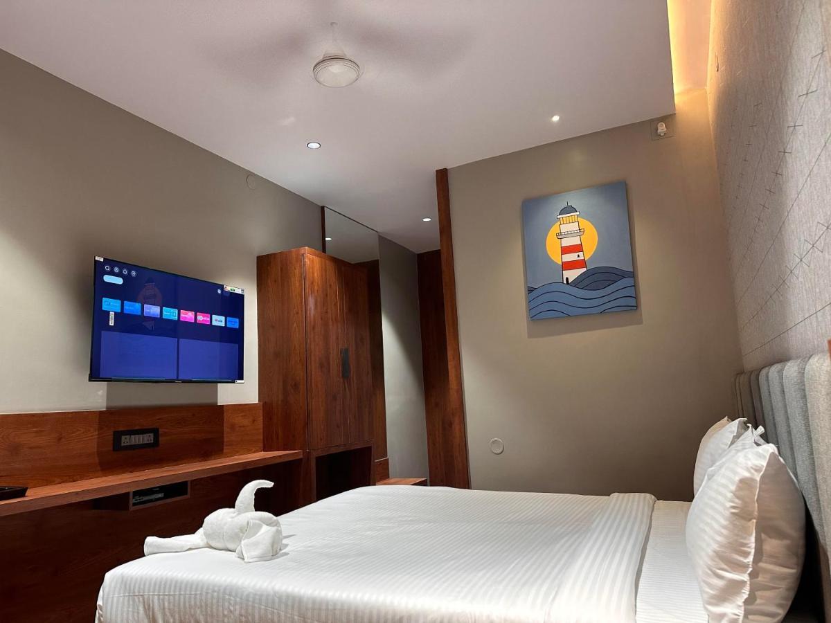 V Hotel Brahmapur Esterno foto